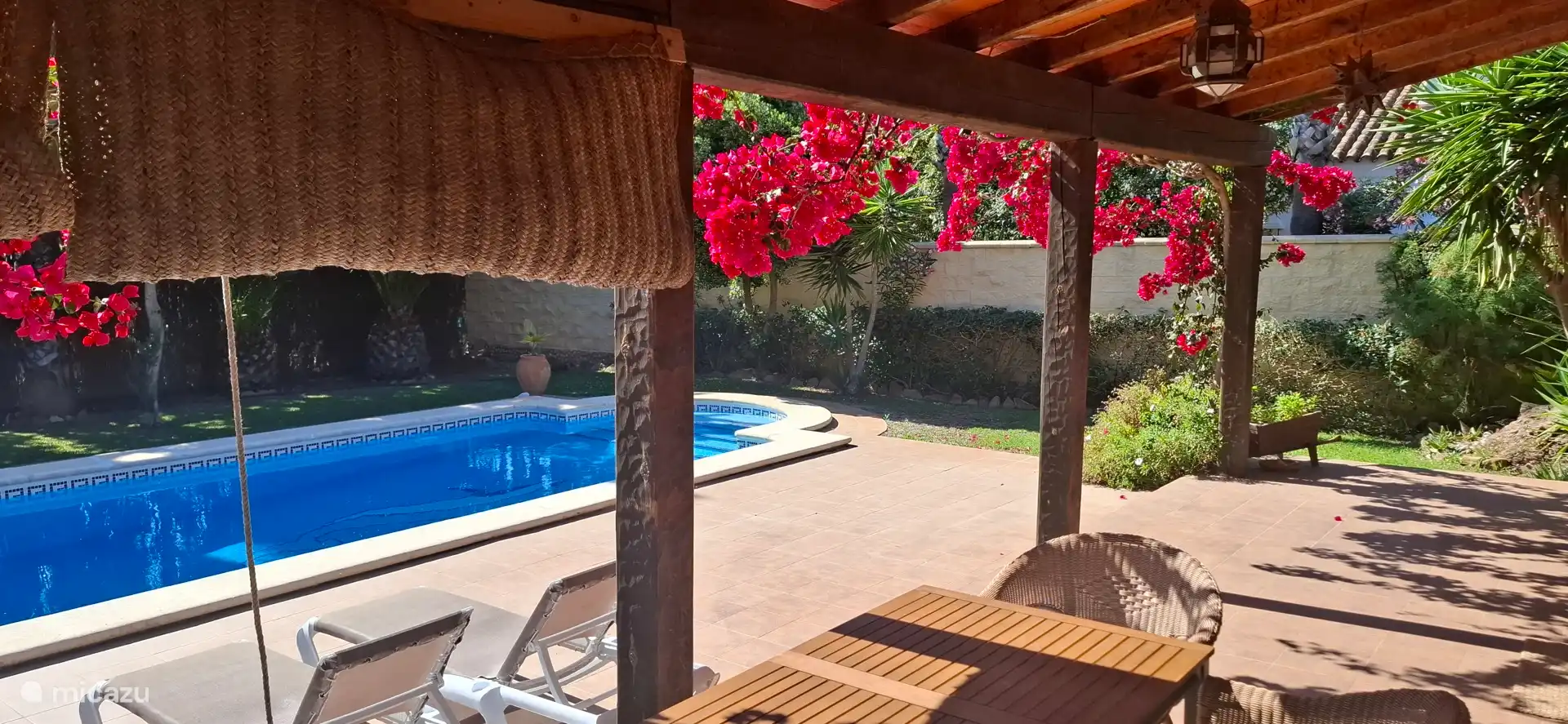 Terraza con pérgola 
