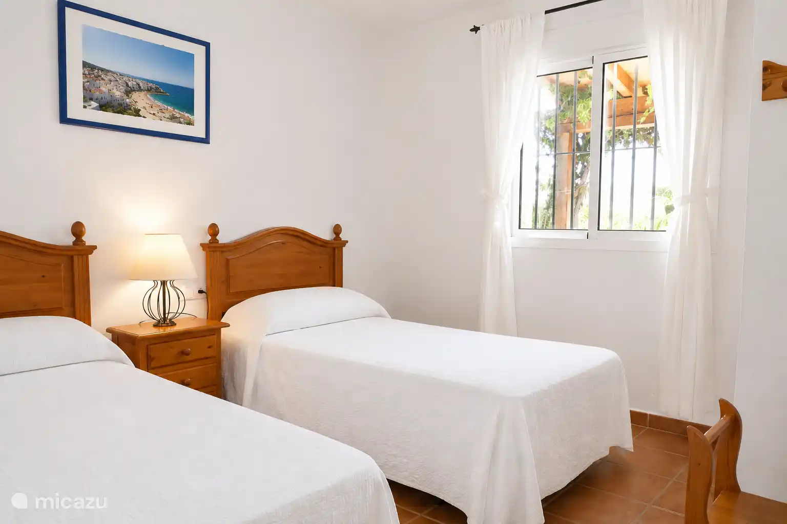 Bedroom with two single beds