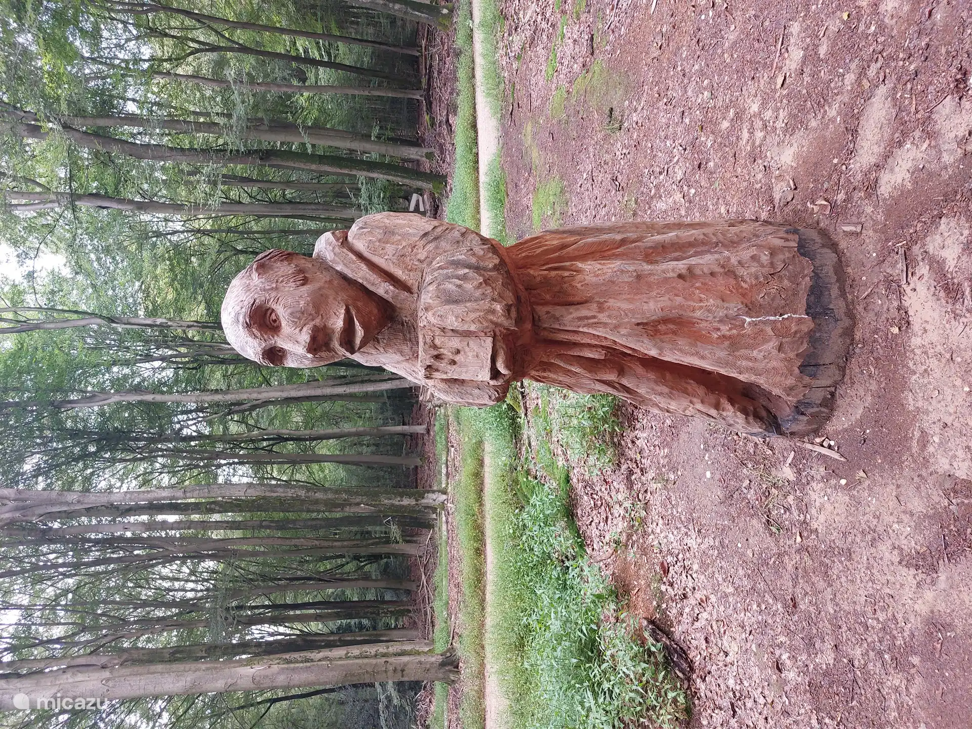  Nabij het Solse gat, fietsroute van 56 naar 97  staan sinds   de zomer van 2024 nu  3 monniken,