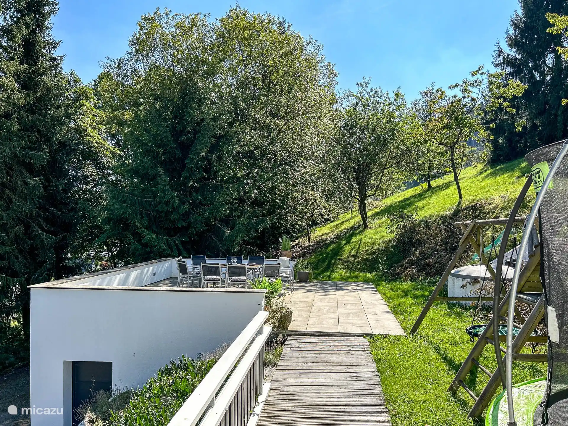 terrasse + équipements de jeux