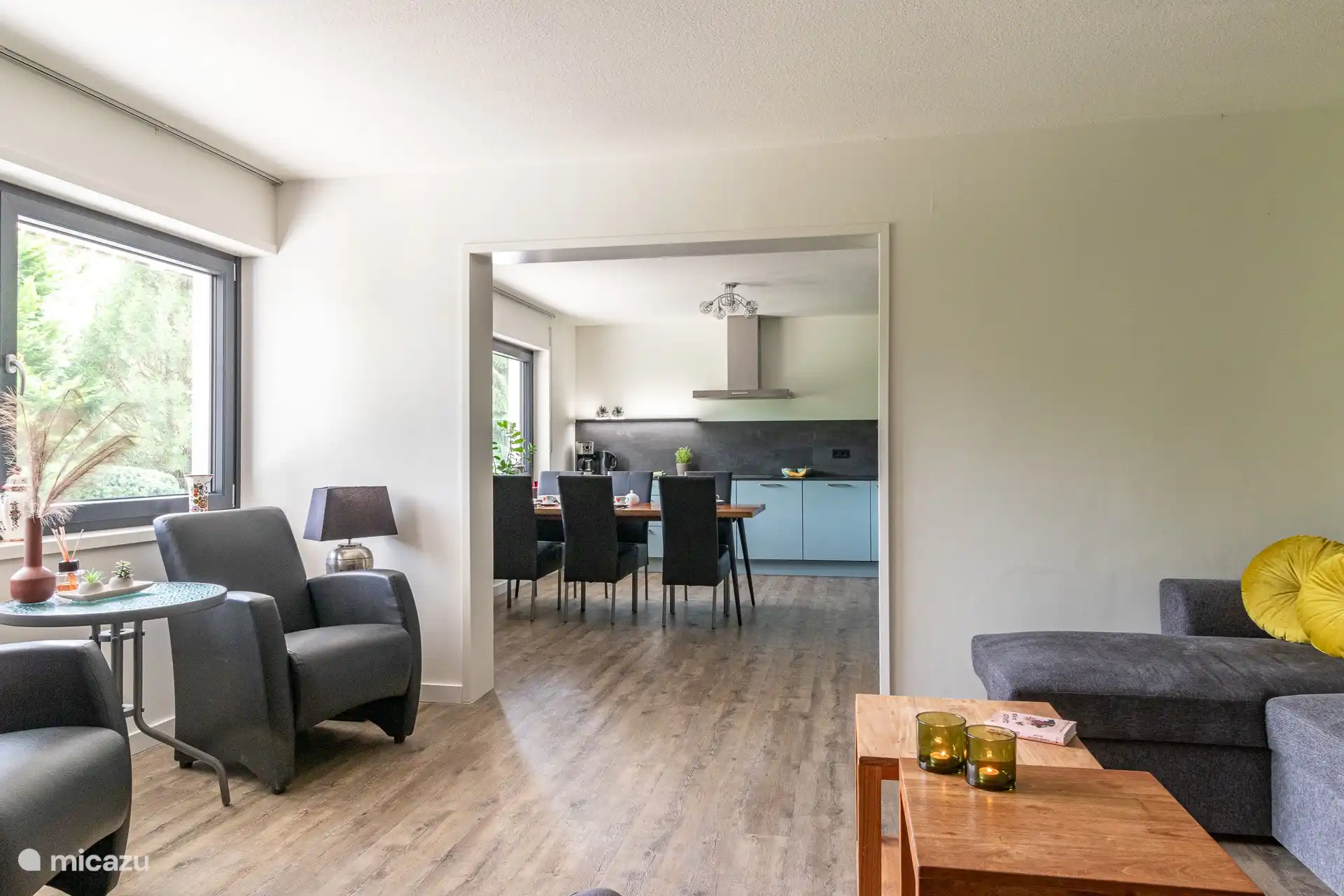 salon/cuisine en bas