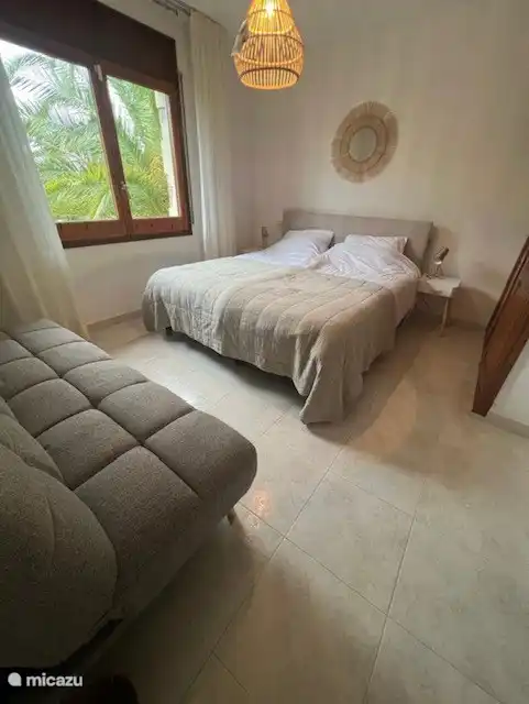 Bedroom 1 with ensuite bathroom and a new box spring bed 180x200 cm