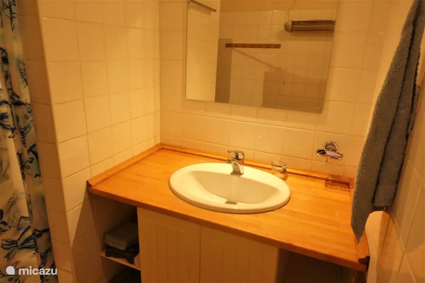 bathroom with sink