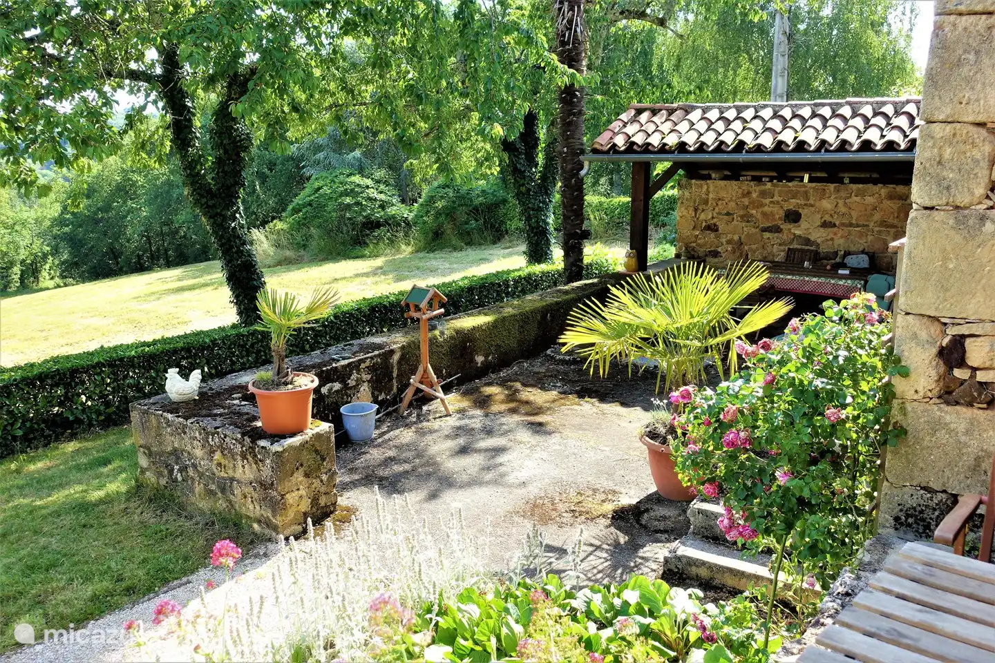 covered terrace with views to the valley