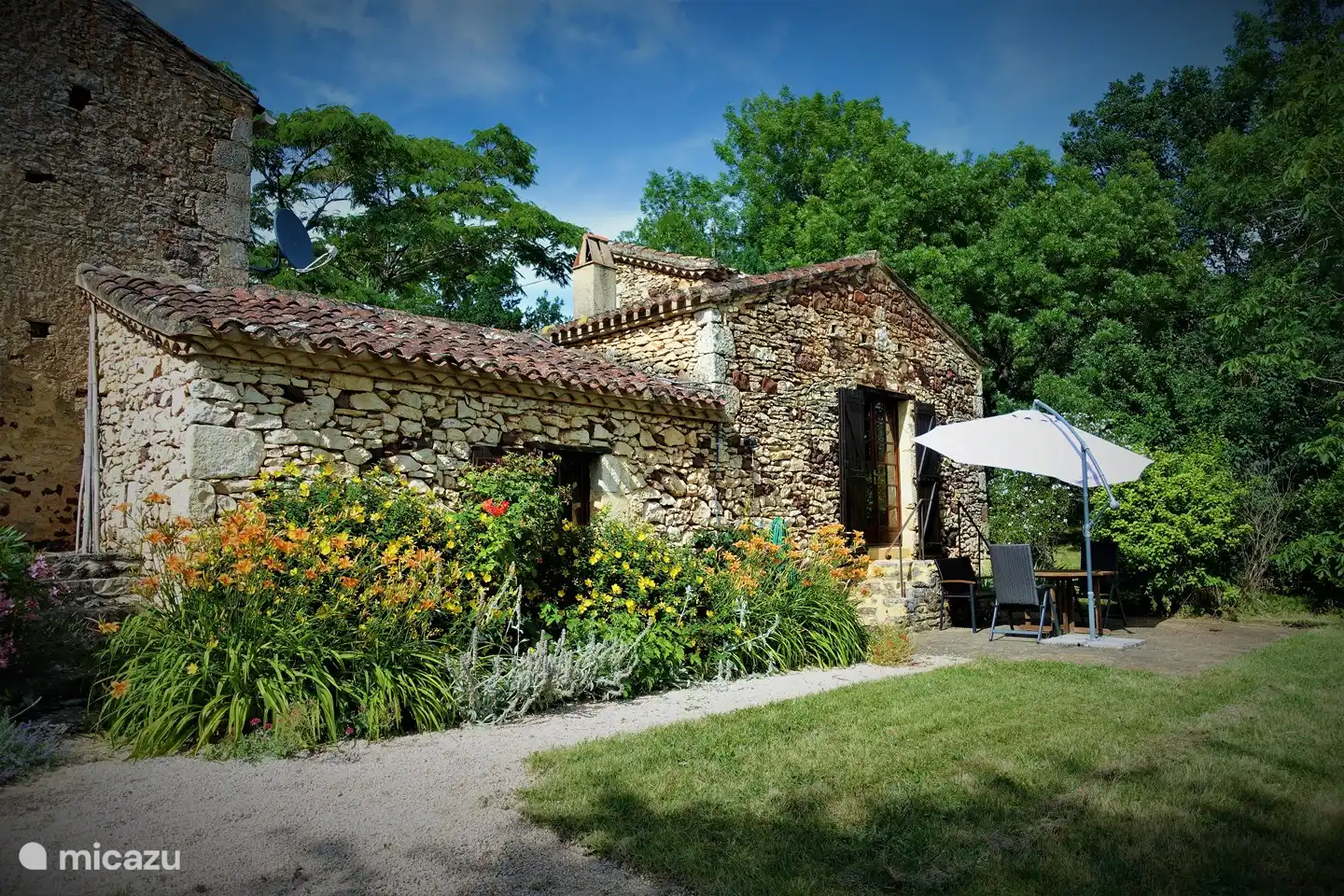 Gite with terrace and garden