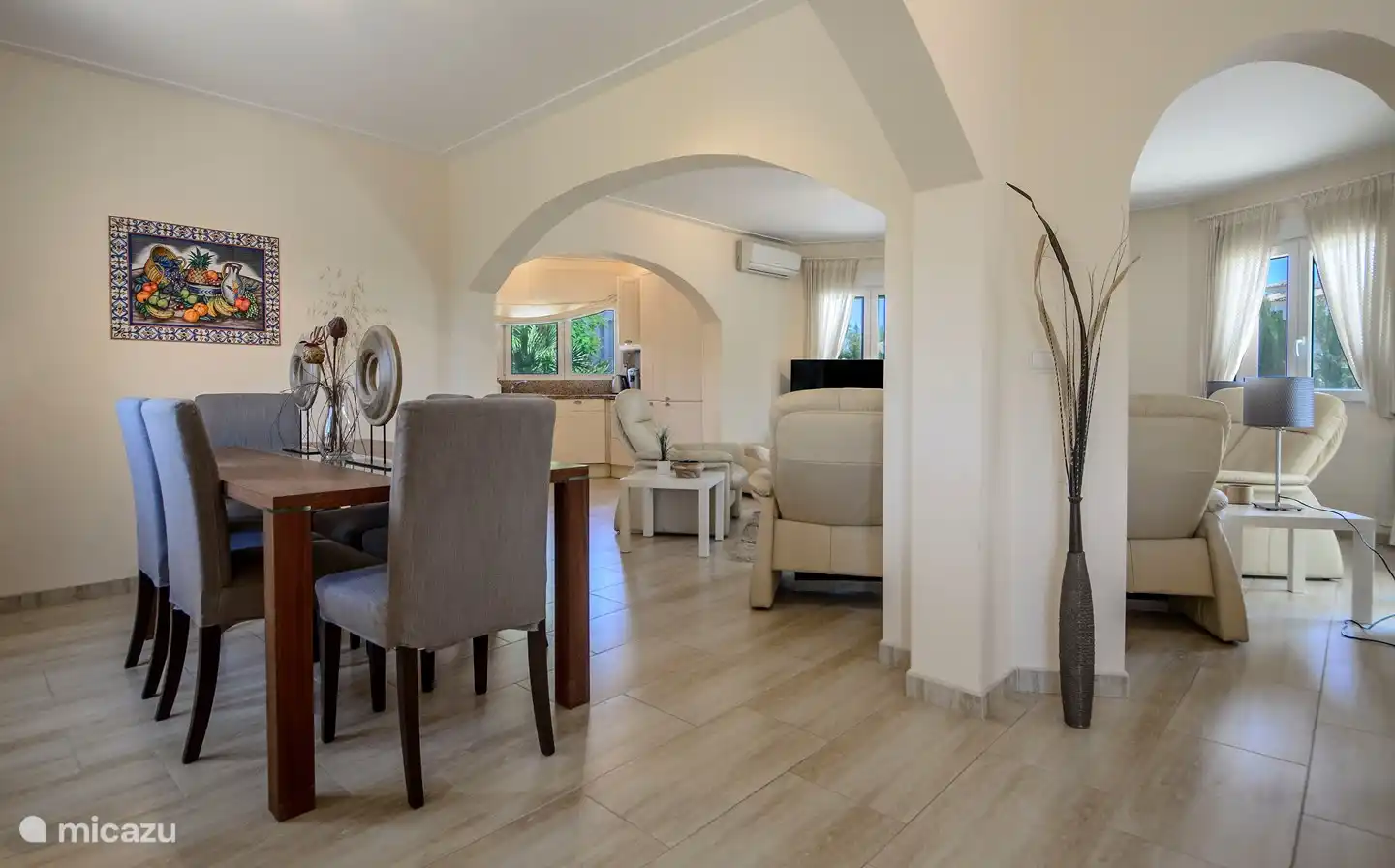 Salon avec TV plasma