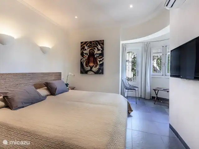 Villa Vista Moraira | Espagne, Costa Blanca, Moraira - villa Chambre principale avec salle de bain attenante et climatisation