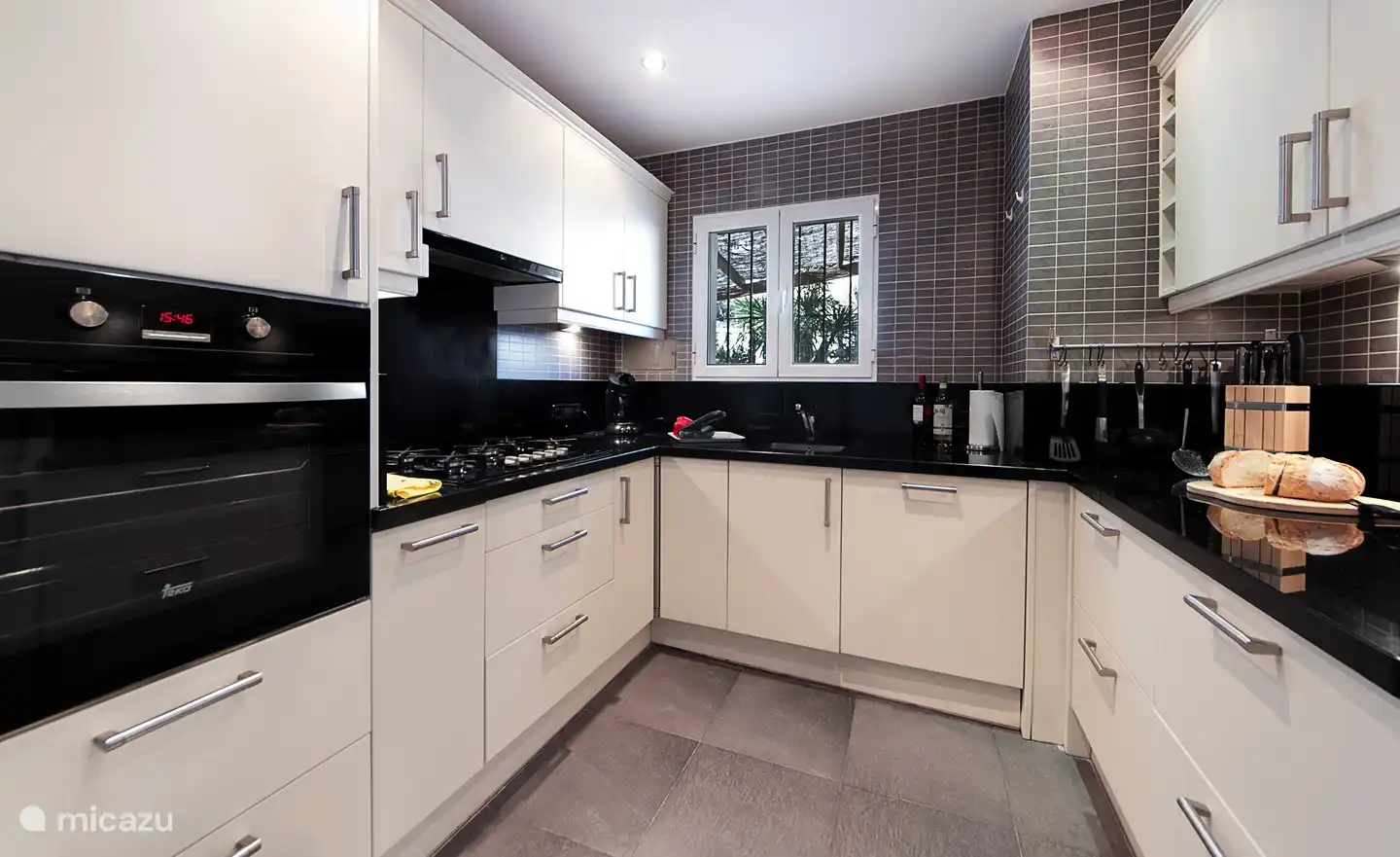 Fully equipped kitchen