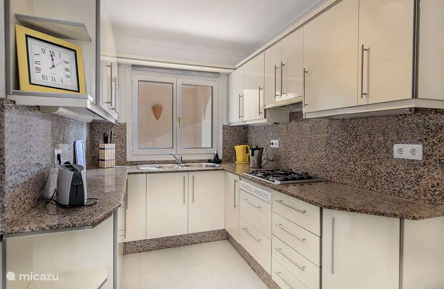 Fully equipped kitchen