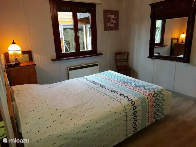 chalet huren in België, Ardennen, Barvaux-sur-Ourthe – De Klingelhütte met gastenverblijf. slaapkamer 2 rechts