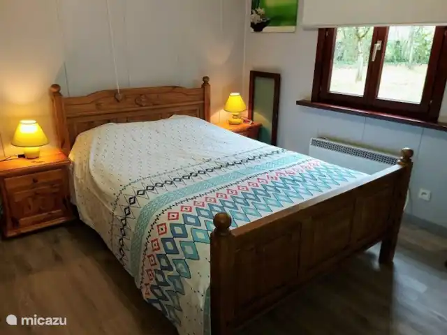 chalet huren in België, Ardennen, Barvaux-sur-Ourthe – De Klingelhütte met gastenverblijf. slaapkamer 1 links