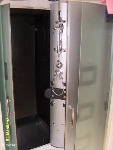 ducha del baño de la casa de huéspedes