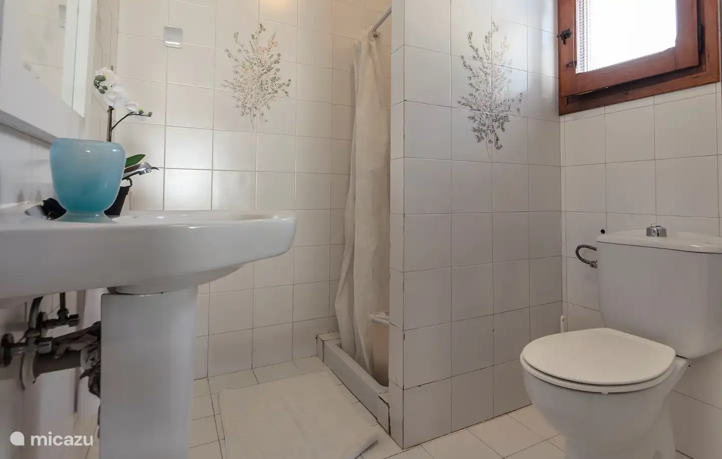 Badezimmer mit Dusche