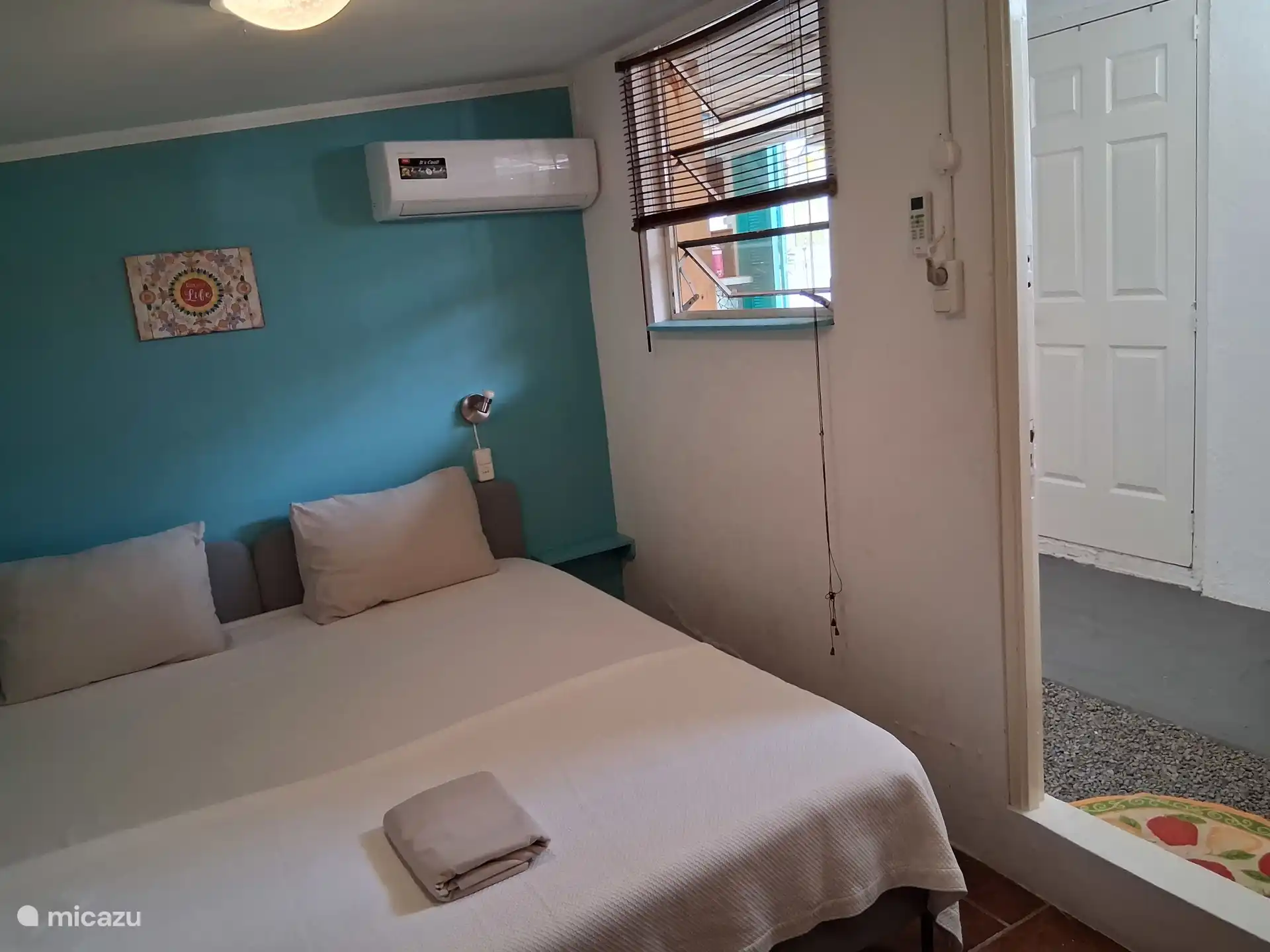 Großes 2-Personen-Bett mit Topper... Oder 2 mal 90x200 cm.