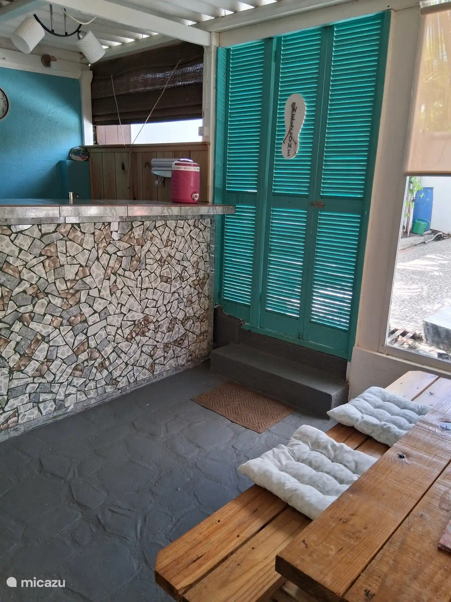 Gästehaus mit Eingang. 