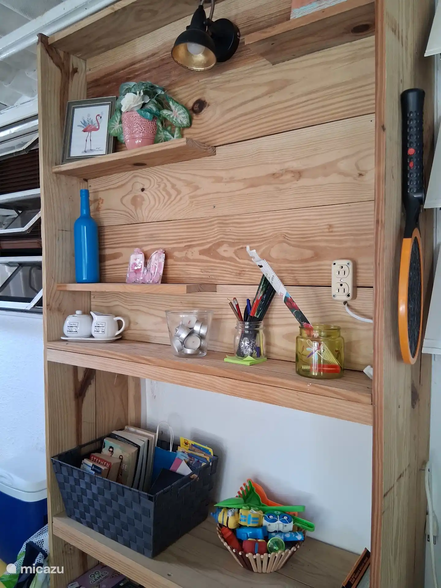 Elektrischer Fliegenklatscher verfügbar.