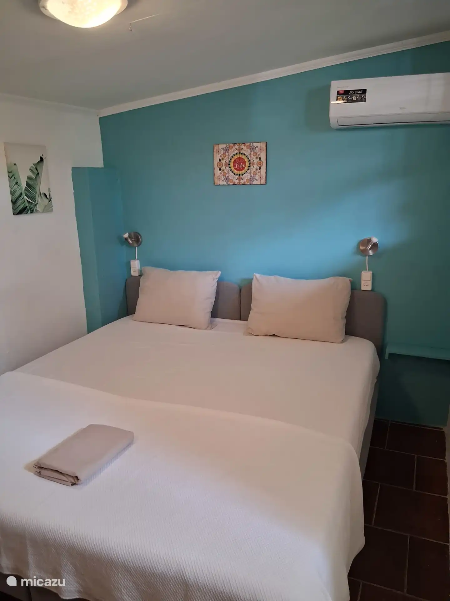 Kleines Schlafzimmer.