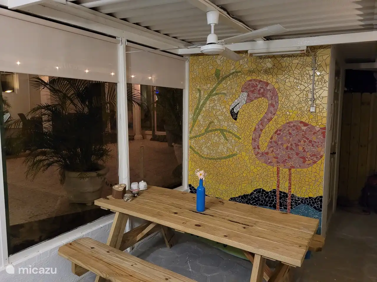 Overdekte leefruimte met creativiteit van Marijke 