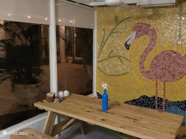 Location de Vacances Curaçao, Curaçao-Centre, Jongbloed, pension / maison d’hôtes / chambre privée - Relive-Curaçao Guesthouse Espace de vie couvert avec la créativité de Marijke