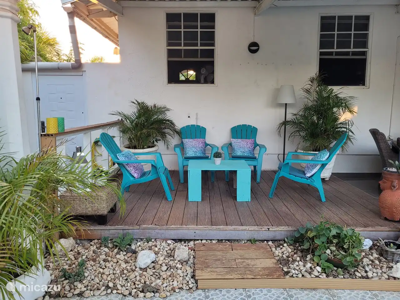 zitje 1 onder de porch