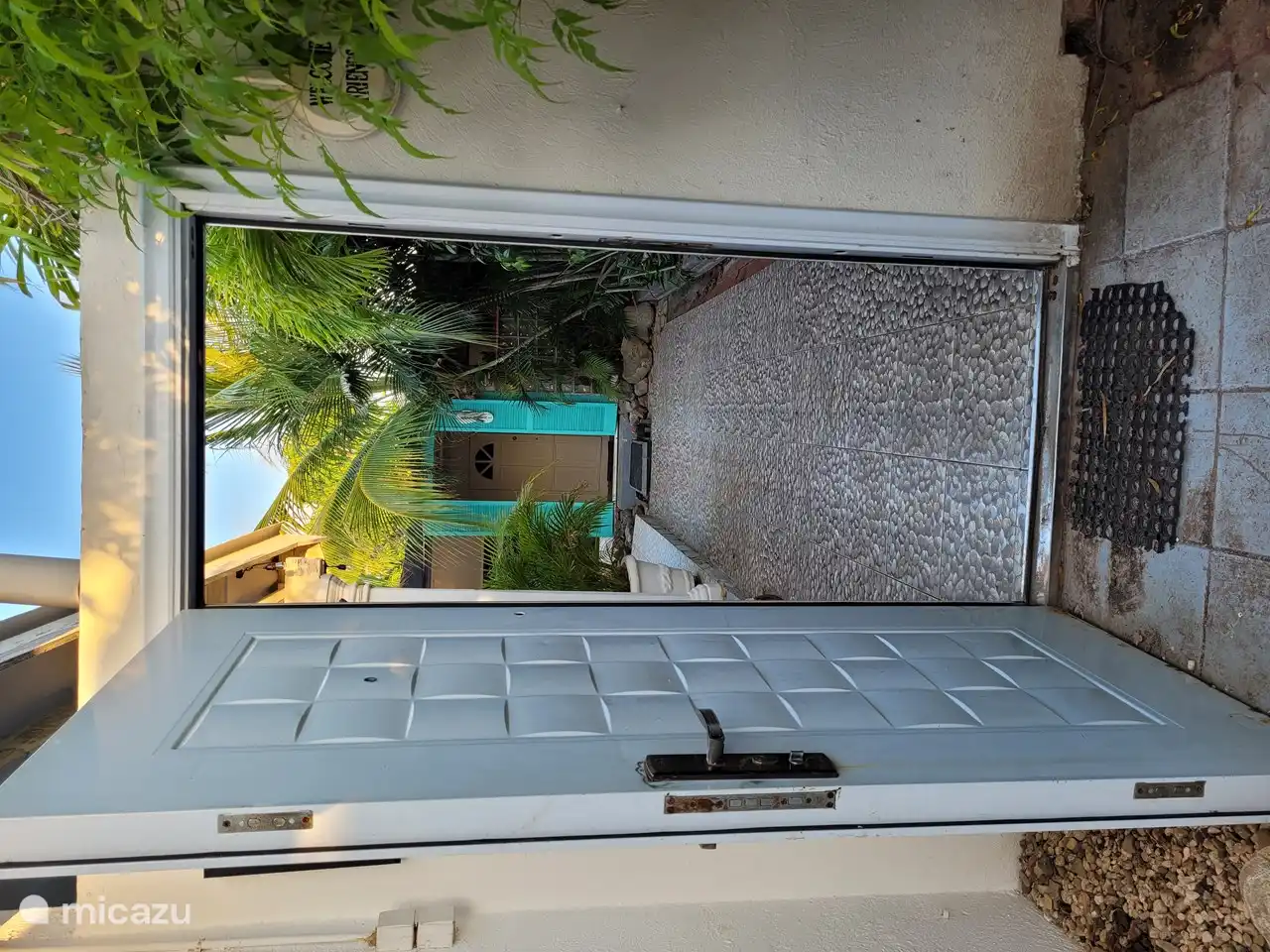 eigen entree naar binnenplaats