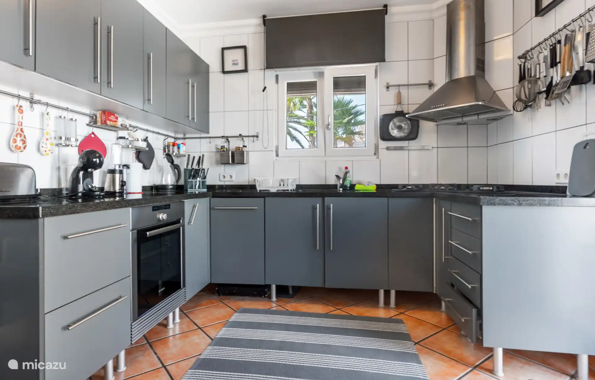 Unterküche komplett mit Sumpf und Kühlschrank