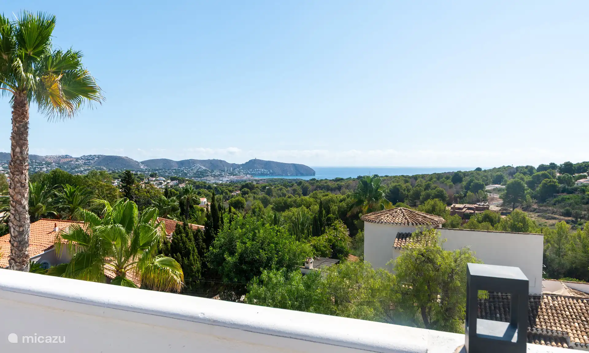 Meer- und Dorfblick von der Terrasse