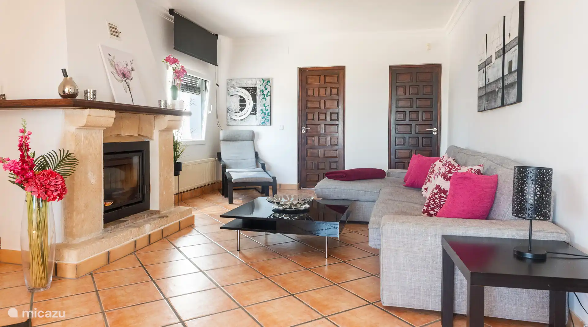 Wohnzimmer mit Kamin