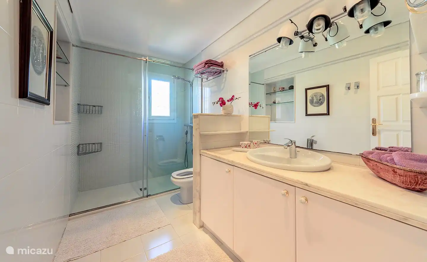 Badezimmer mit Dusche