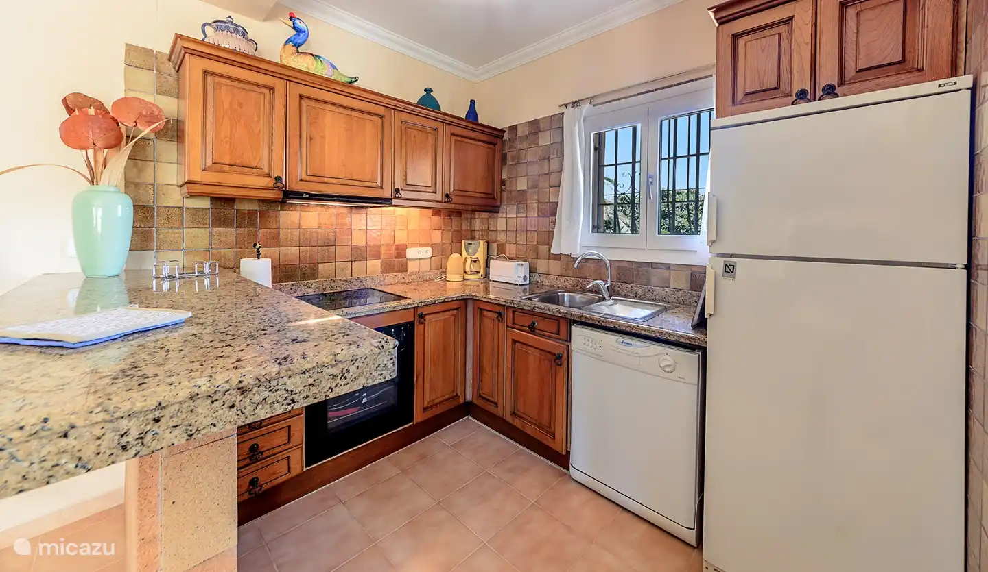 Voll ausgestattete Küche