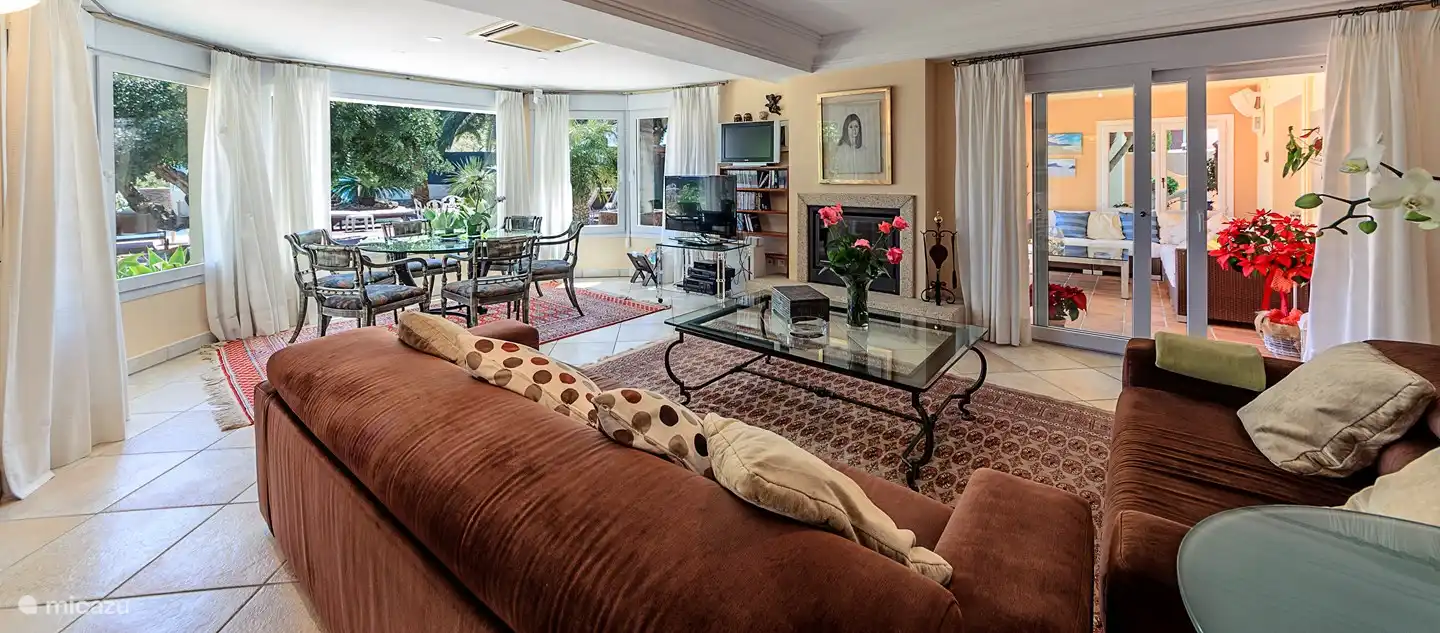 Wohnzimmer mit Plasma-TV