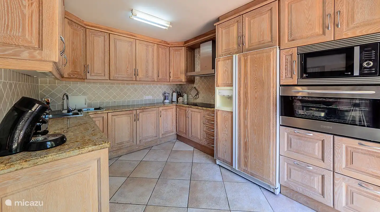 Voll ausgestattete Küche