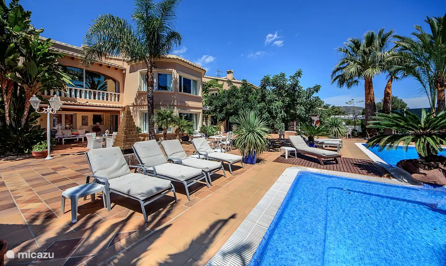 Beheiztes Schwimmbecken