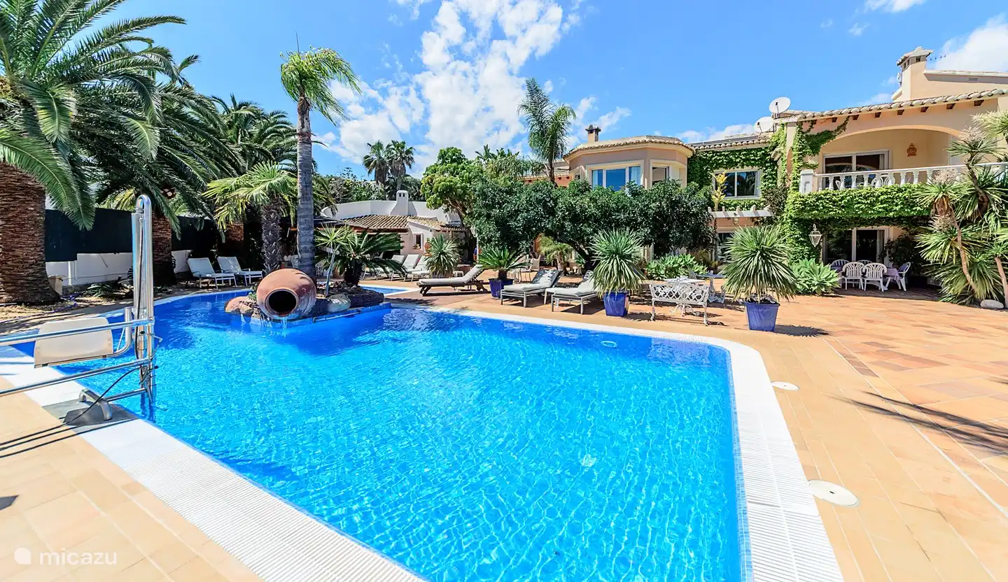 Beheiztes Schwimmbecken