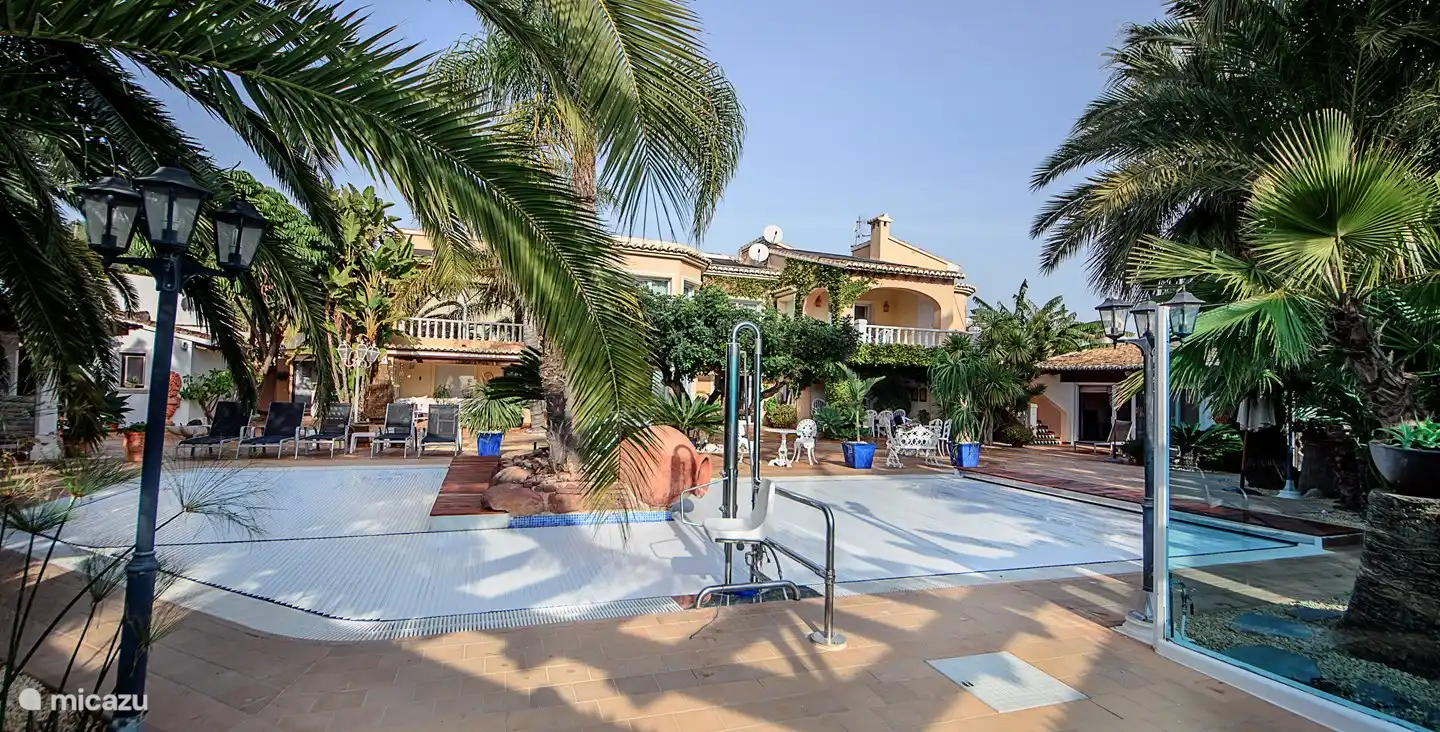 Beheiztes Schwimmbecken