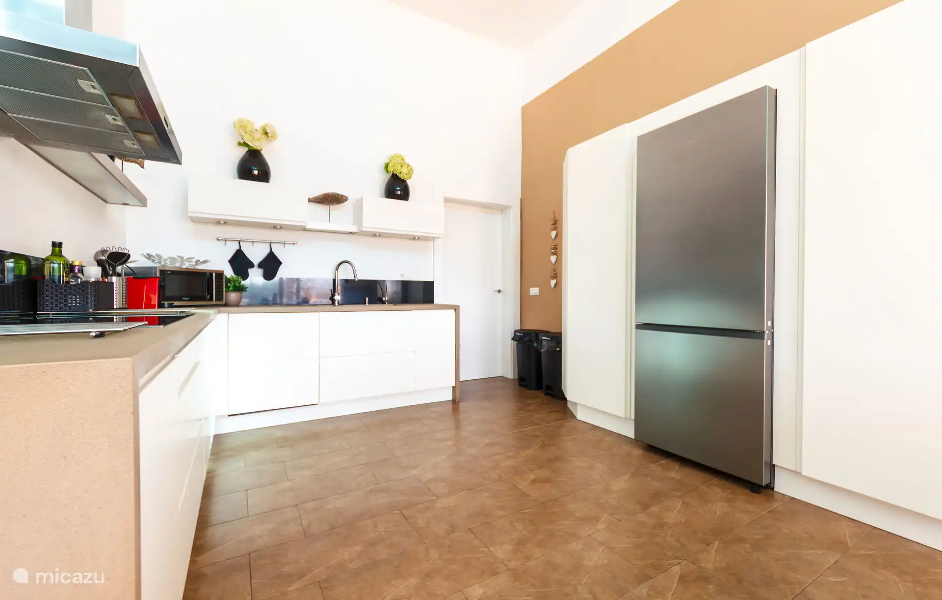 Complete keuken met grootte koelkast