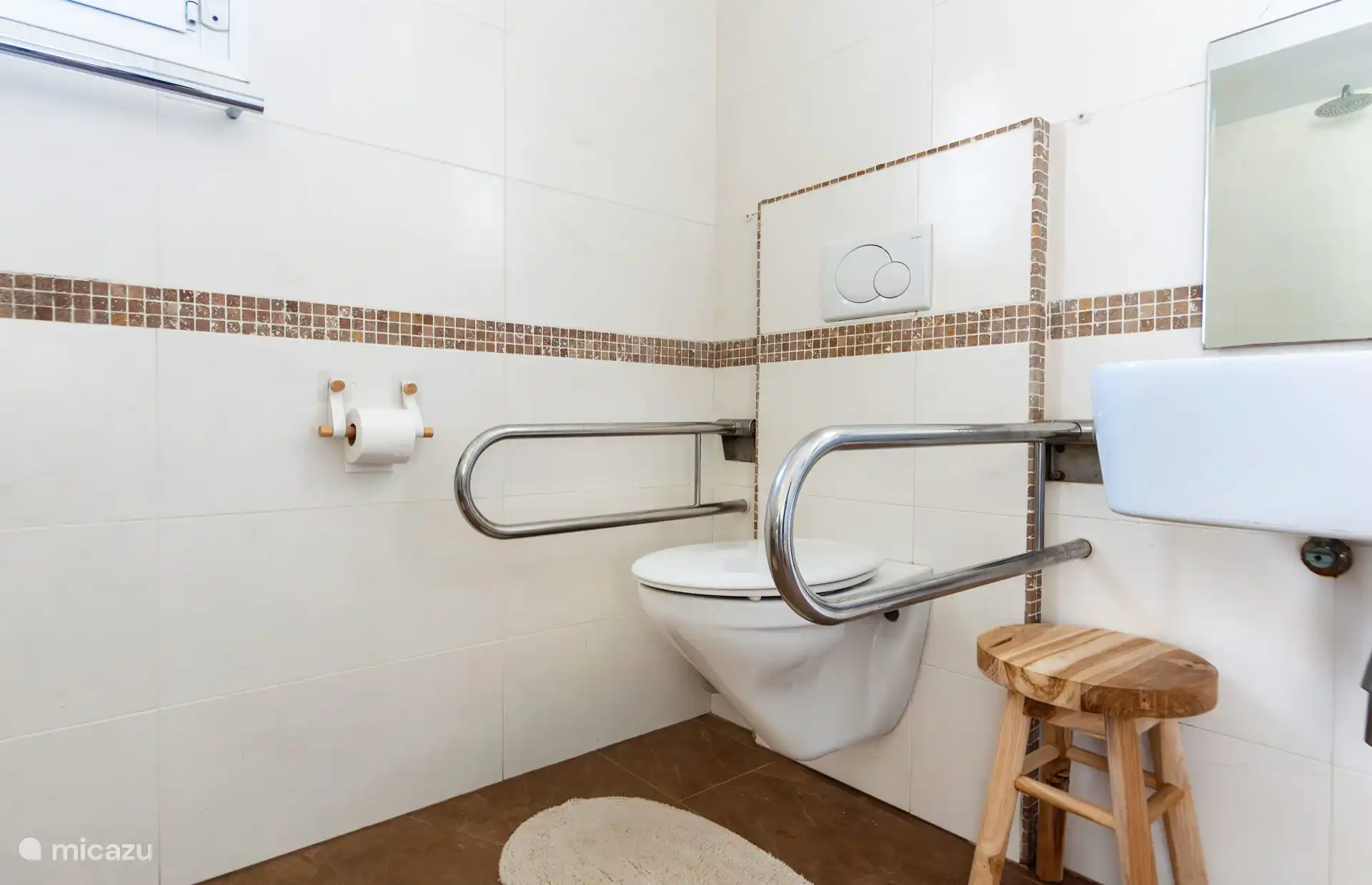 Toilette met steunen