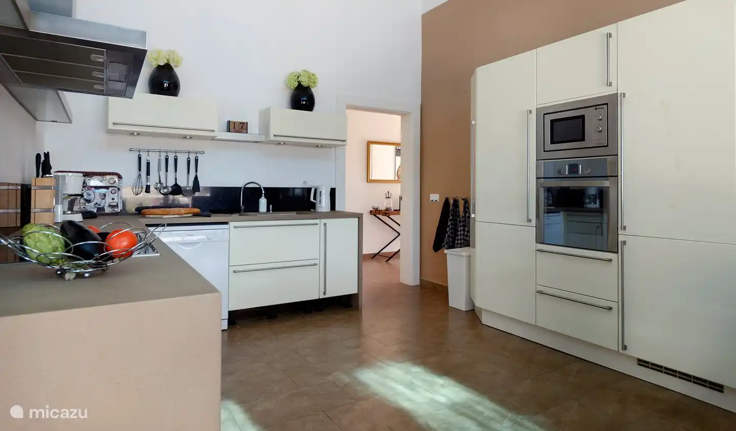 Volledig ingerichte keuken