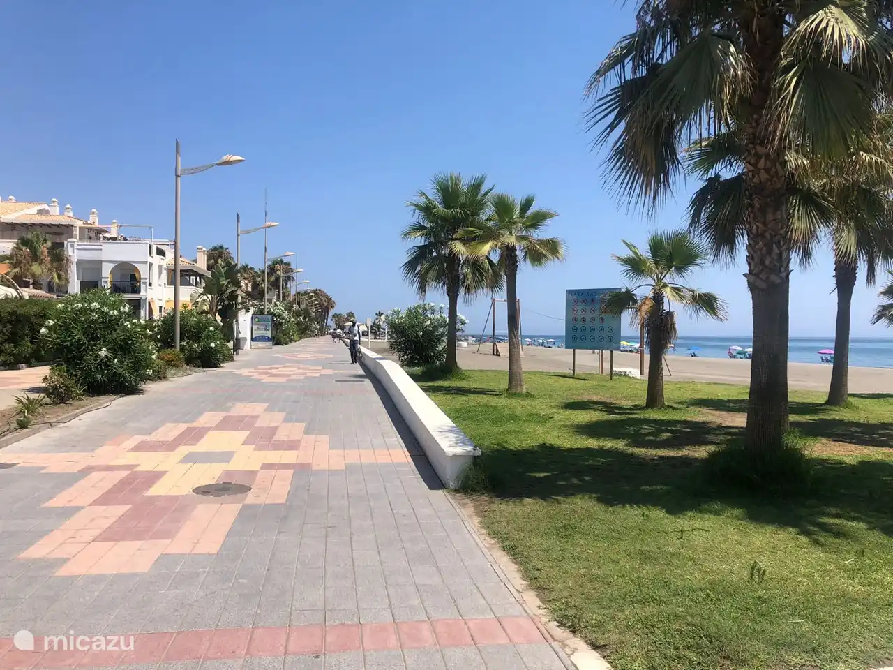 Boulevard, directly at the urbanization