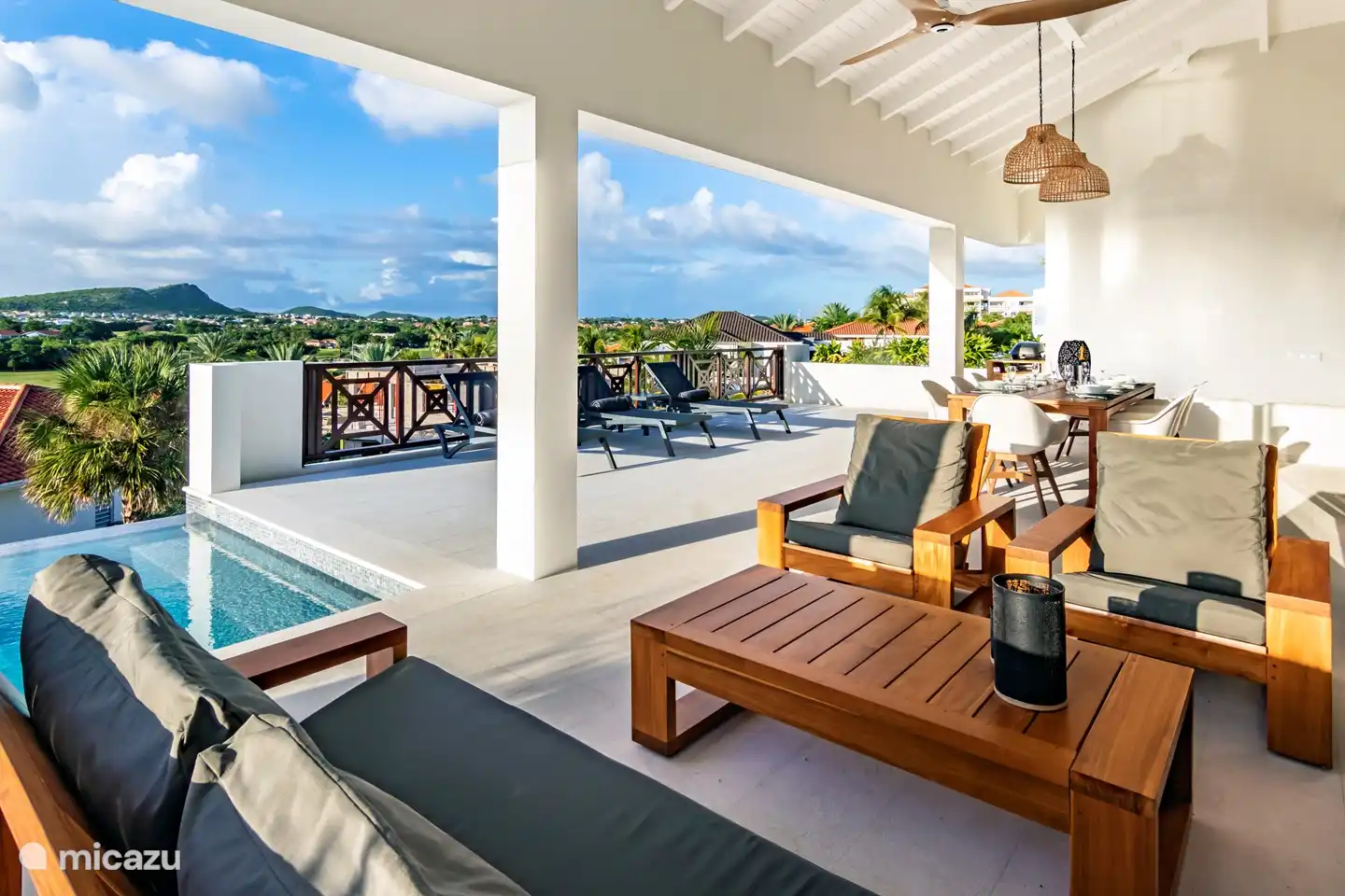 Lounge-Set im Freien