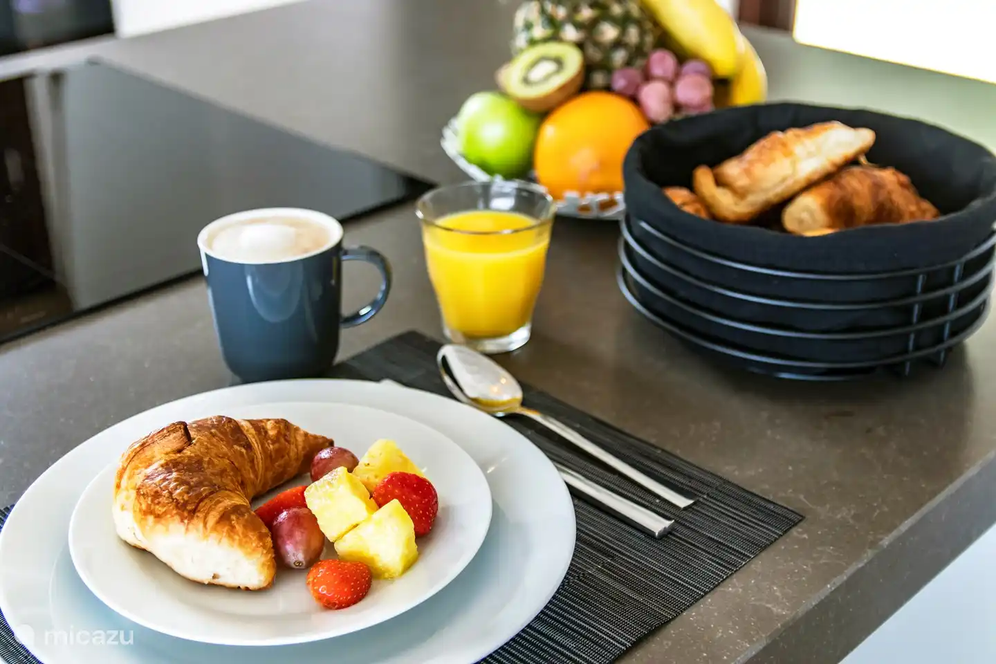 Frühstück an der Kücheninsel