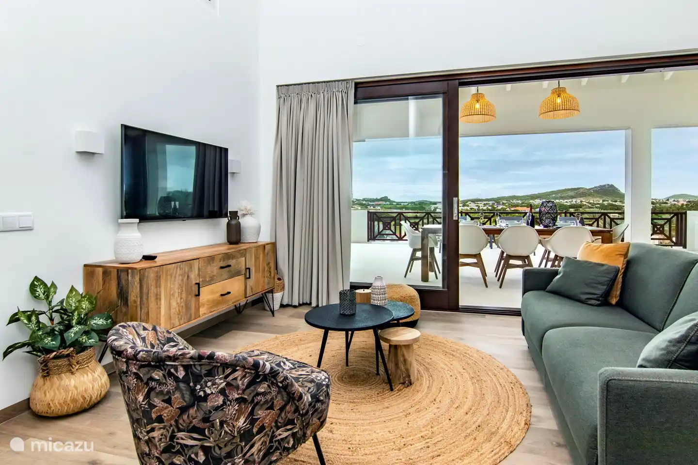 Sitzecke mit Fernseher