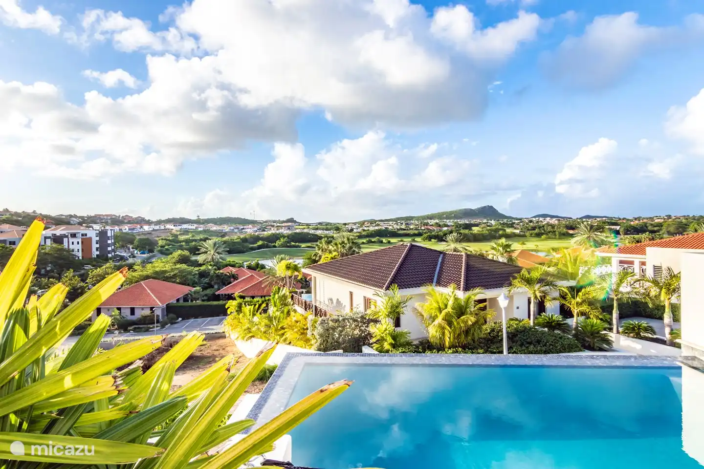 Blick über das Resort und die Insel
