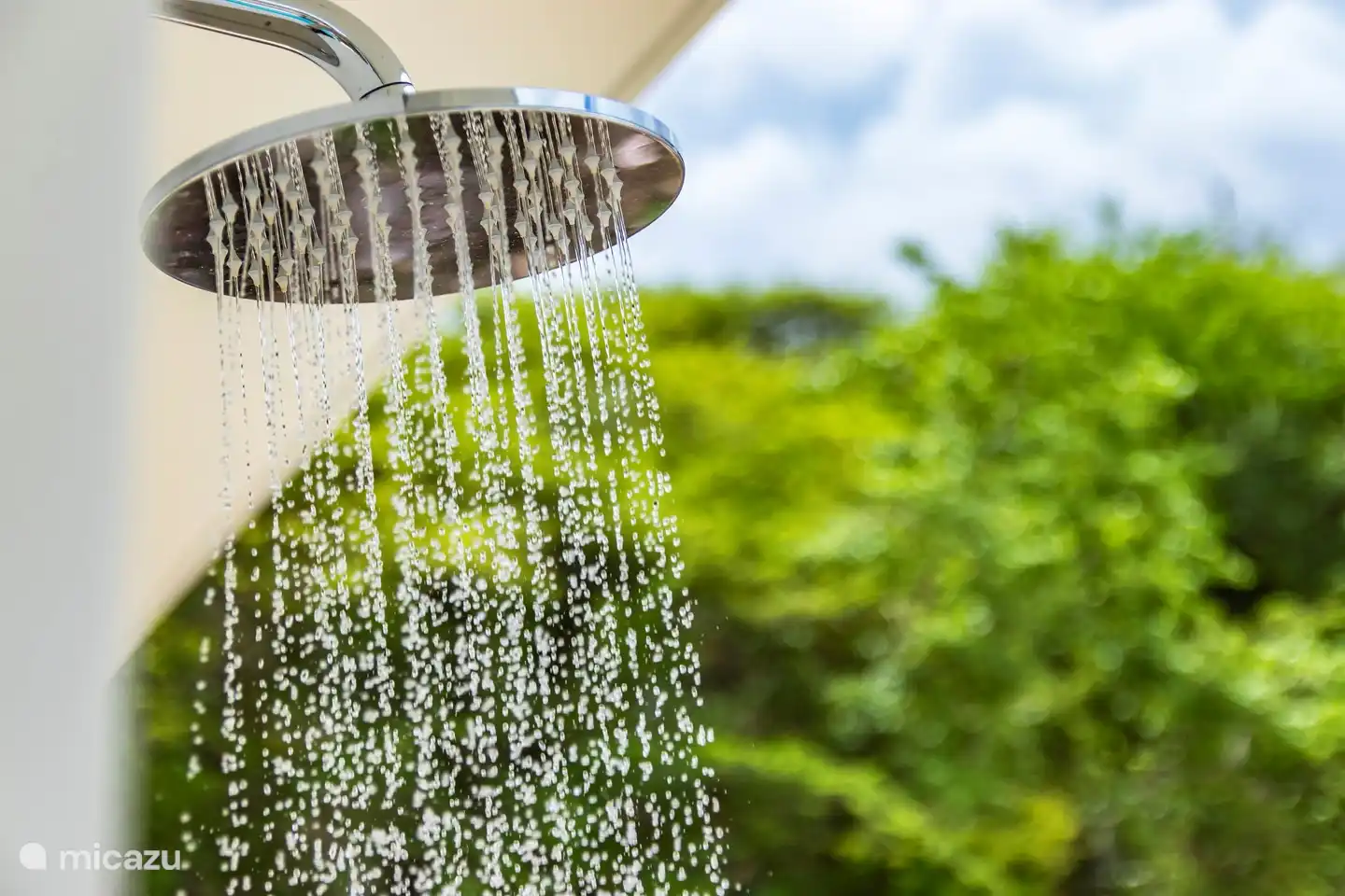 Außendusche am Pool