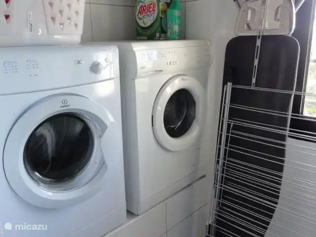 villa en España, Costa Brava, Calonge – Villa Mas Pere lavadora y secadora en el lavadero de la planta baja