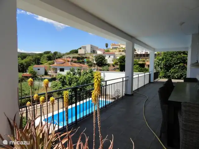 villa en España, Costa Brava, Calonge – Villa Mas Pere terraza bajo el porche