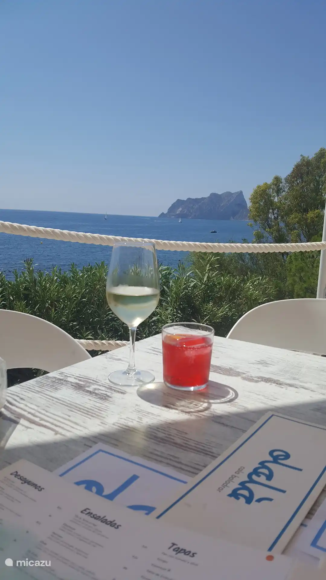 Bar Olala an einer der Buchten an der Küstenstraße nach Calpe (Cala Baladrar Benissa, etwa 10 bis 15 Autominuten entfernt)