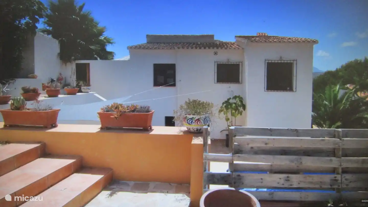 Der Blick auf die Villa Vista Montaña vom Parkplatz.