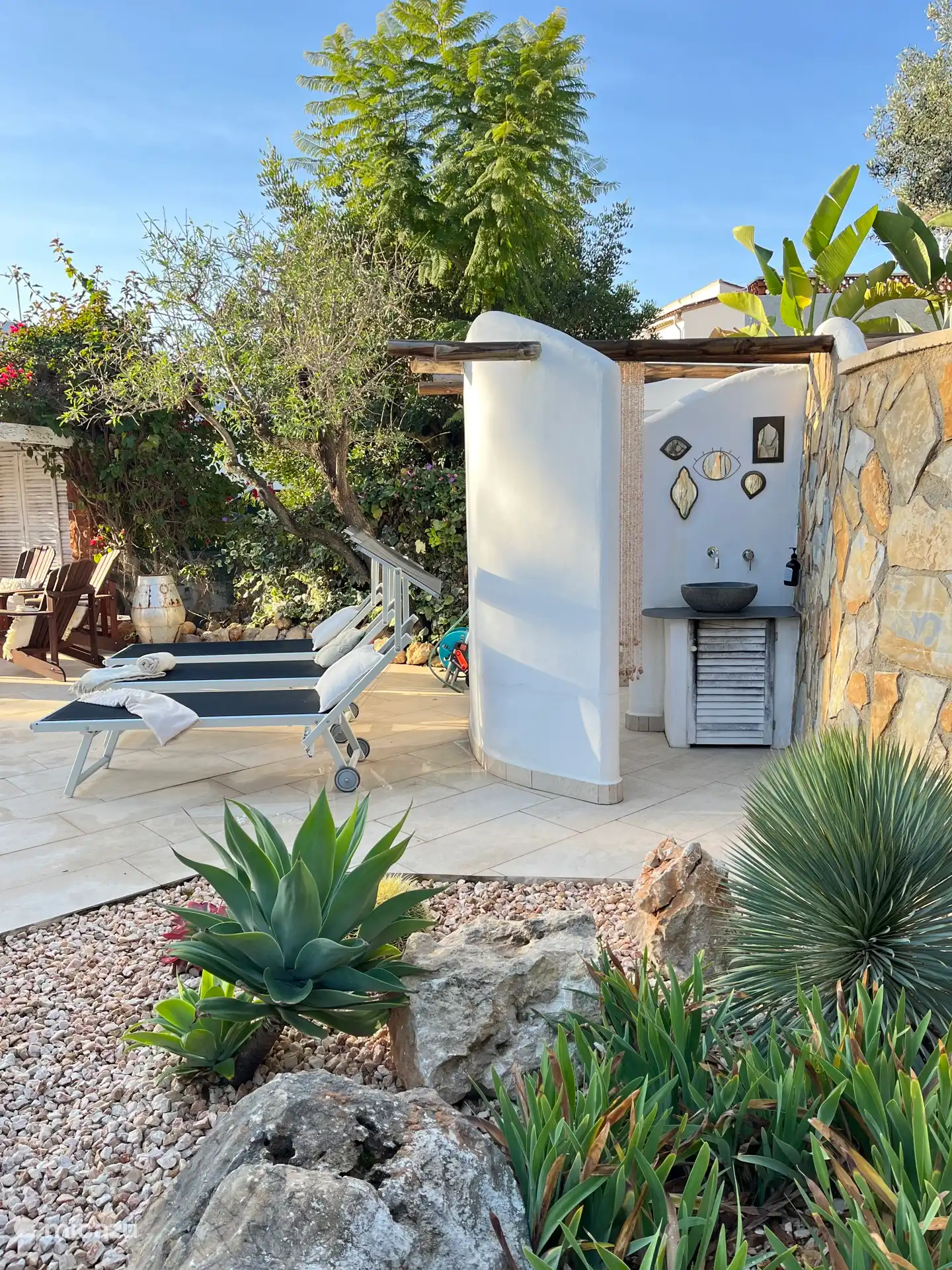 Solo revisando tu maquillaje...