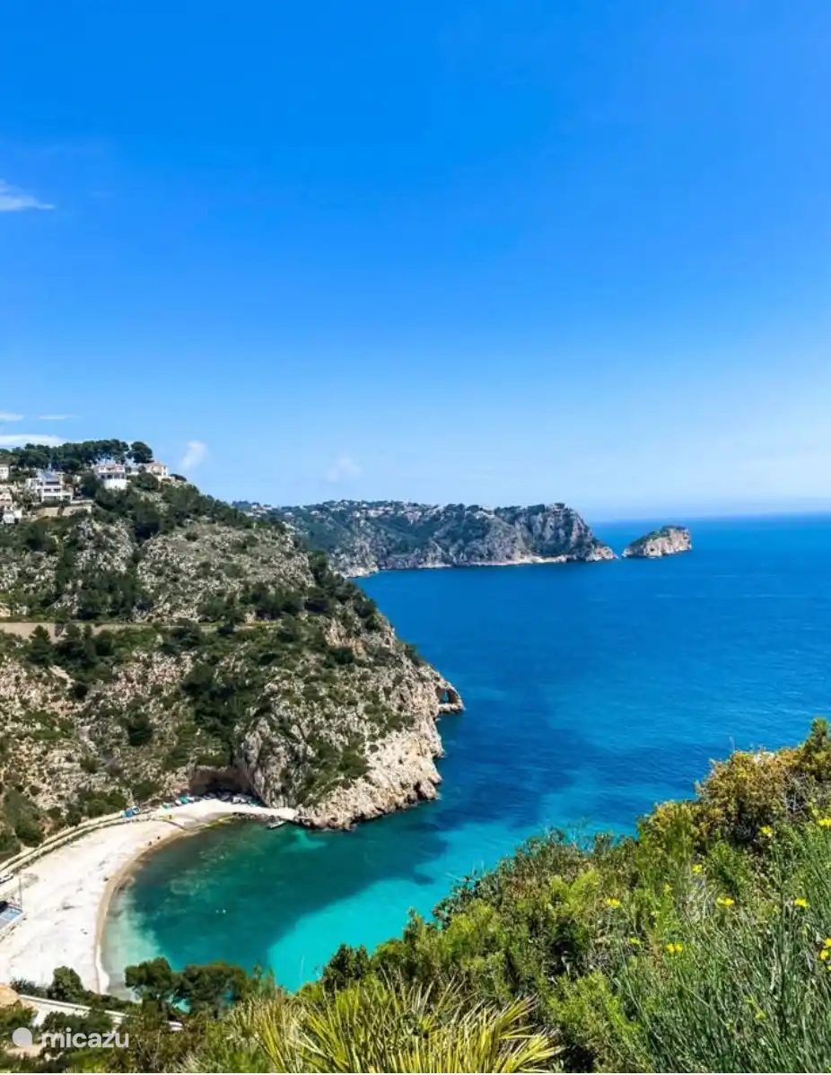 Sch&#246;ne K&#252;ste mit dem idyllischen Strand von Granadella.
